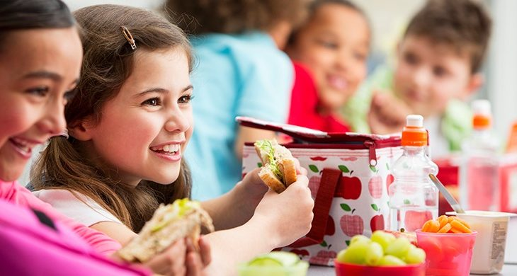 15+ Restaurants où Les Enfants Mangent Gratuitement